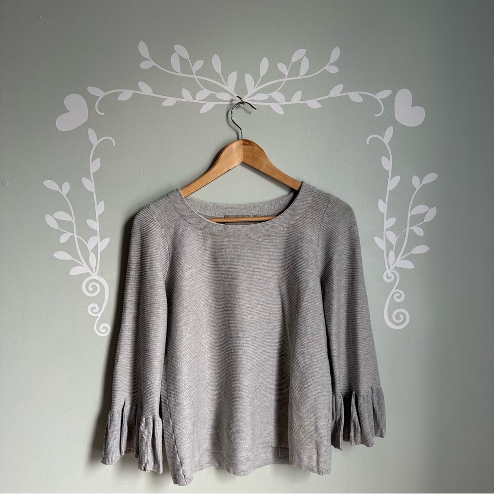 Light Grey Bell Sleeve blouse from Cyrus in size US L